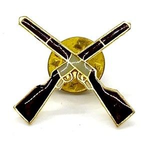 Crossed‎ Rifles Pin, lapel pin, vest, hat, jacket pin. Army country hunti…